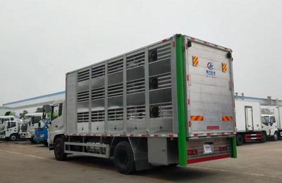 解放天錦畜禽運輸車與吸污車 專業運輸解決方案的雙重奏