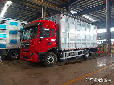 東風(fēng)天錦鋁合金畜禽運(yùn)輸車 緊抓兩會(huì)新機(jī)遇，王牌吸污車引領(lǐng)綠色運(yùn)輸新潮流